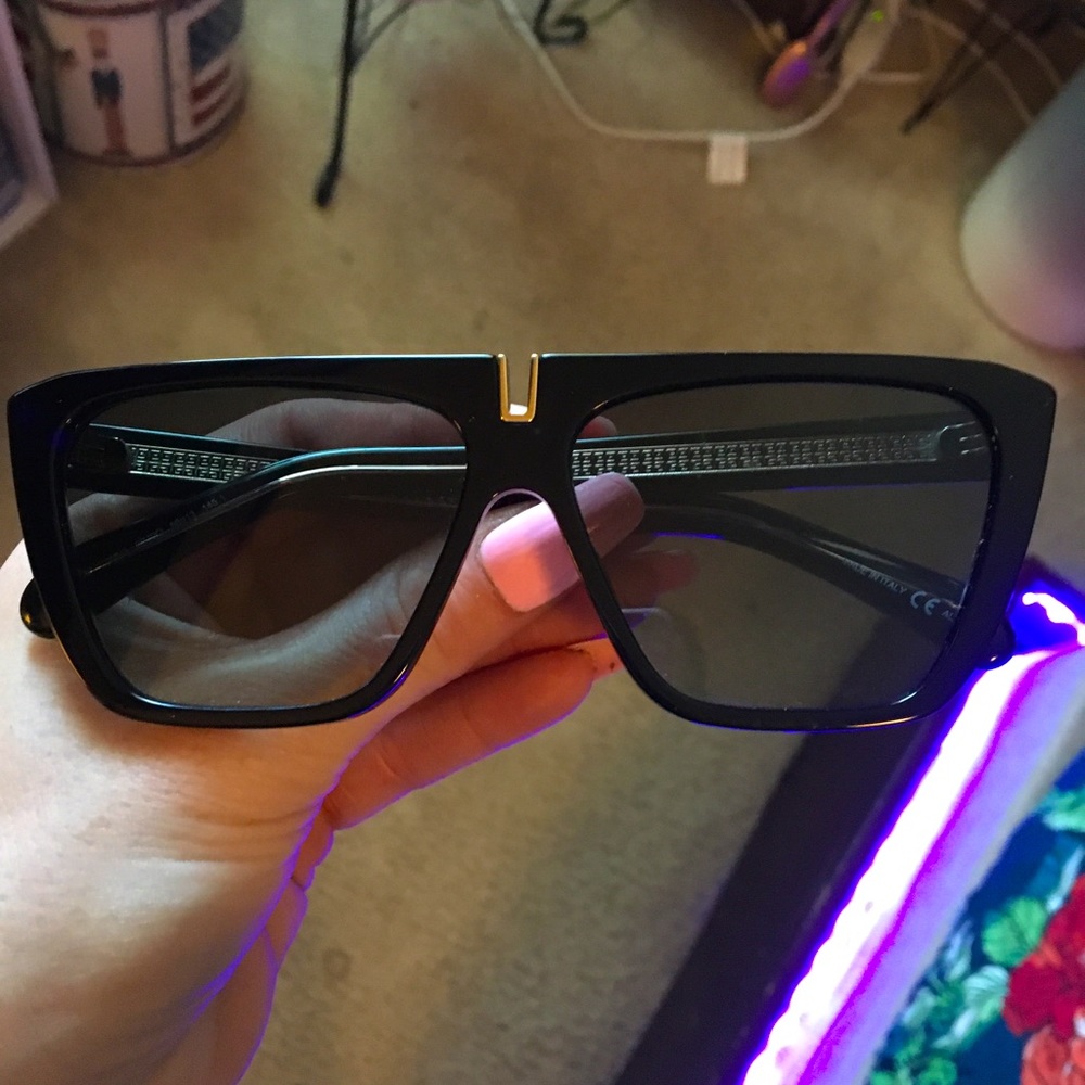 GIVENCHY SUNGLASSES 100% AUTHENTIC. NWOT